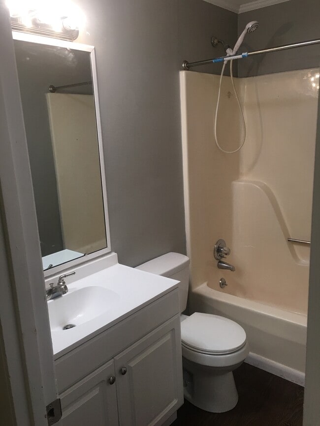 Bathroom - 126 Markwater St