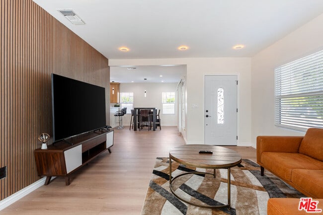 Photo - 1419 N Orange Dr