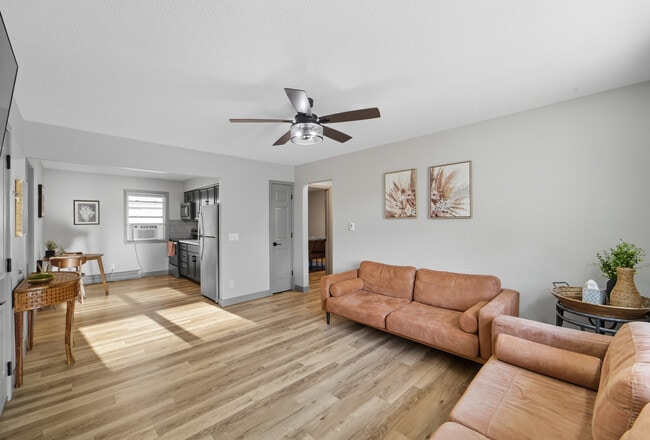 Building Photo - 203 3rd St SE Unit 2B Rental