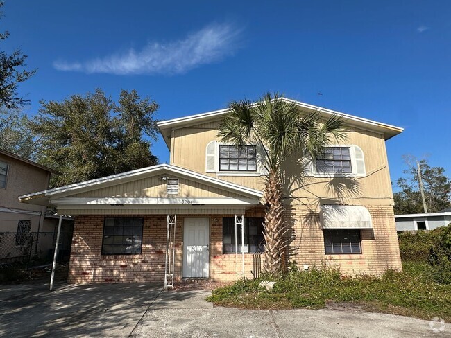 Building Photo - Spacious 5-Bedroom Single Family Home in H...