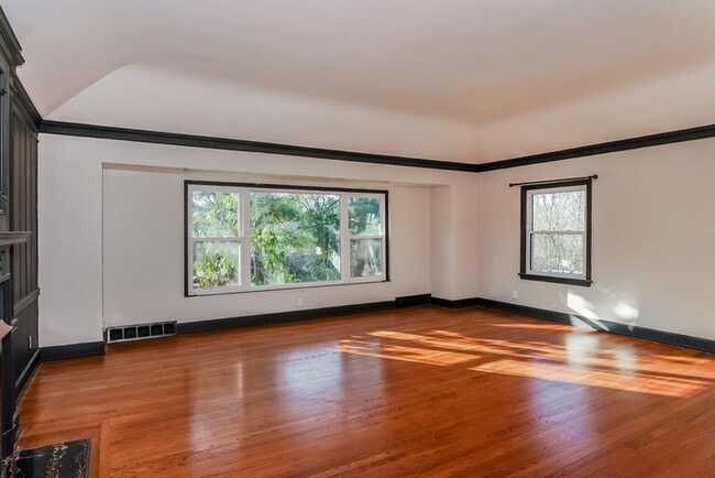 Photo - 2343 Ridgewood Rd