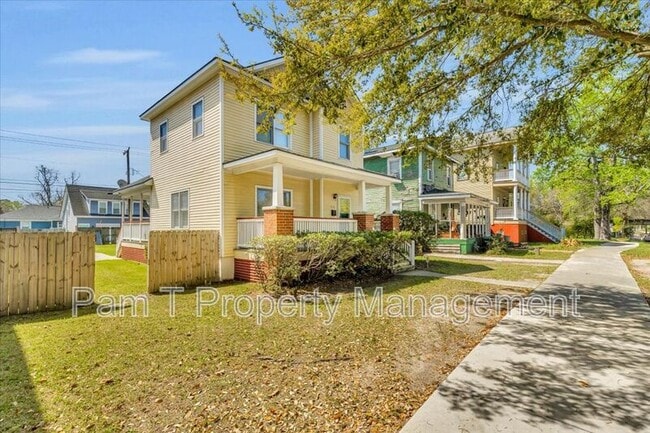 Photo - 635 E Henry St