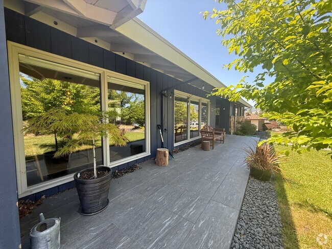 Building Photo - Updated Three Bedroom Ranch House with mod...