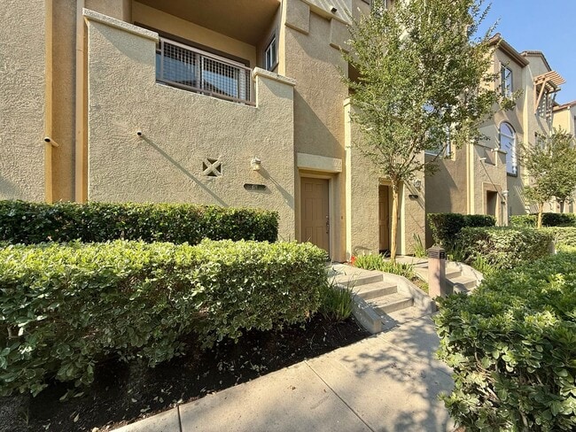 Building Photo - Two Bedroom Suite Townhome and Includes a ...