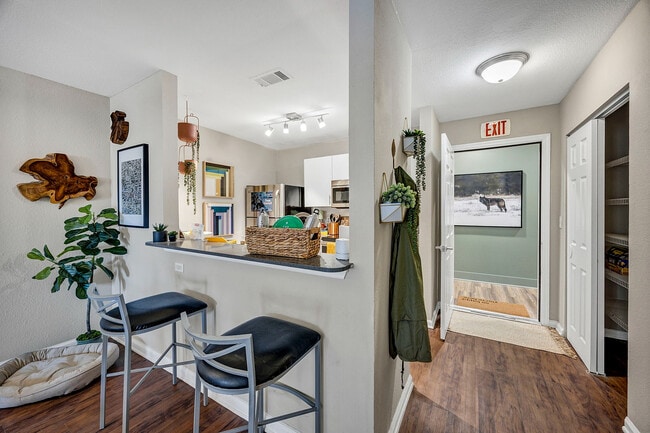 Model | Kitchen & Dining