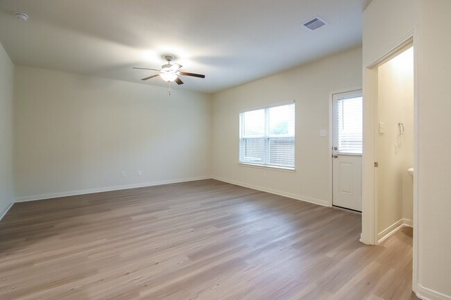 Photo - 582 Solomon Ln