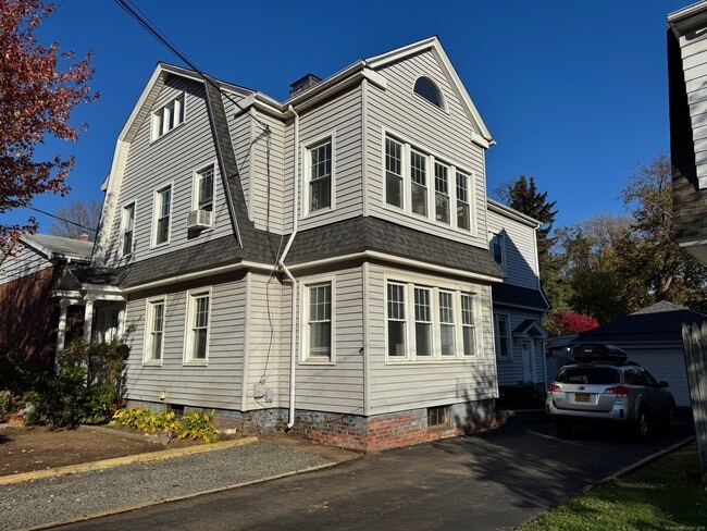 Building Photo - 1253 Forest Rd Unit #1