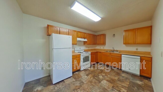 Photo - 811 W Villard St Unidad #59