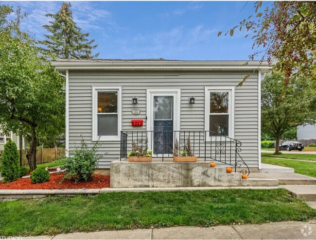 Building Photo - 318 S 10th Ave Rental