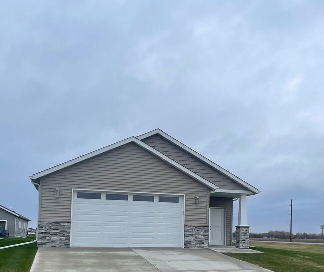 Building Photo - 3-bedroom, 2-bathroom South Fargo Family Home w/ 2 Stall Garage