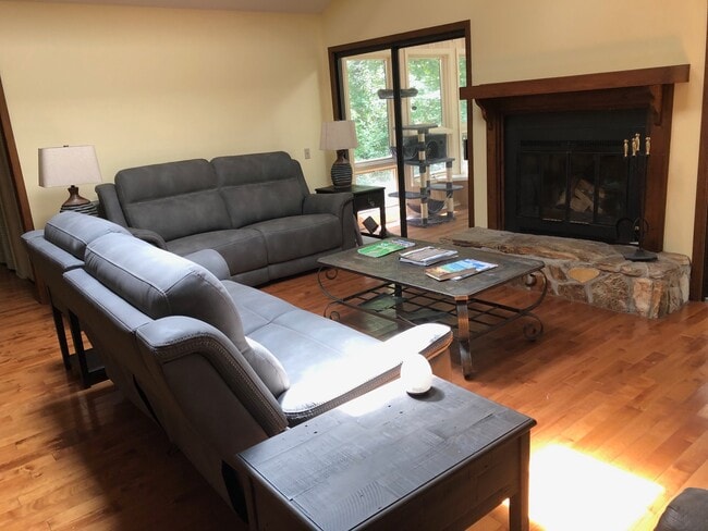 Photo - 33 Channel Ln