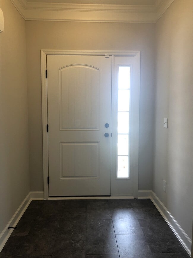 Photo - 879 Goodale Dr