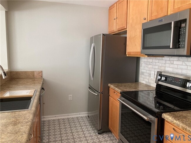 Photo - 14720 Village Square Pl