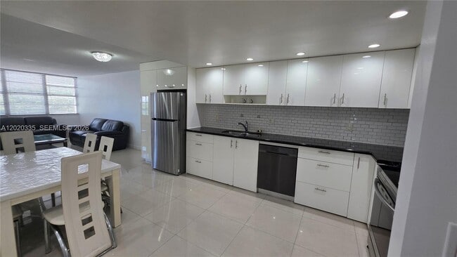 Photo - 1351 NE Miami Gardens Dr Unidad 511E
