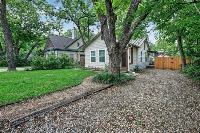 Photo - 4525 Avenue B
