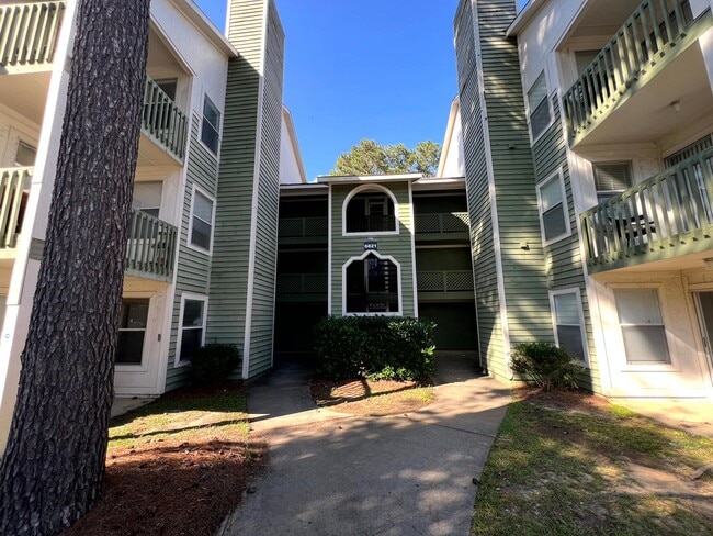 Building Photo - 6821 Willowbrook Dr
