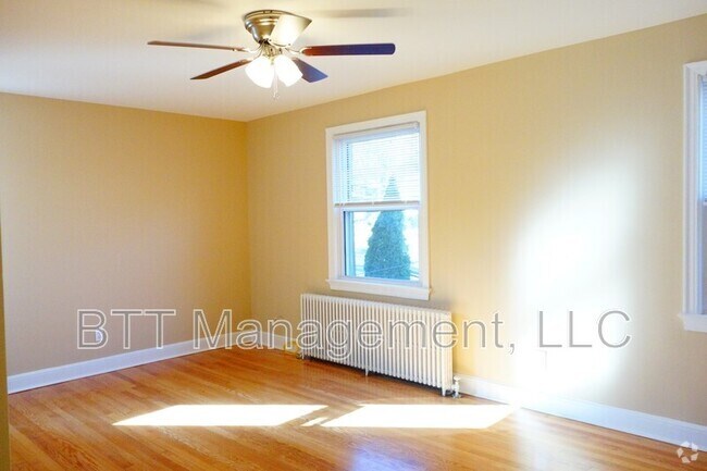 Building Photo - 907 Hudson Ave Unit #2 Rental