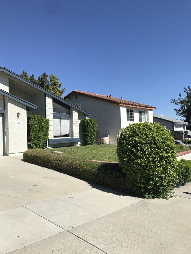 Photo - $4,200 p/mo - 3br/2ba in one of Oceanside's finest neighborhoods