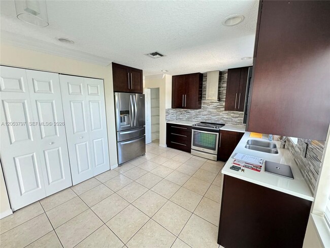 Photo - 7129 Crescent Creek Pl
