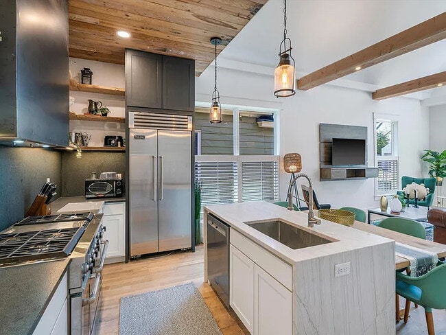 Photo - 2228 Oliver Ave