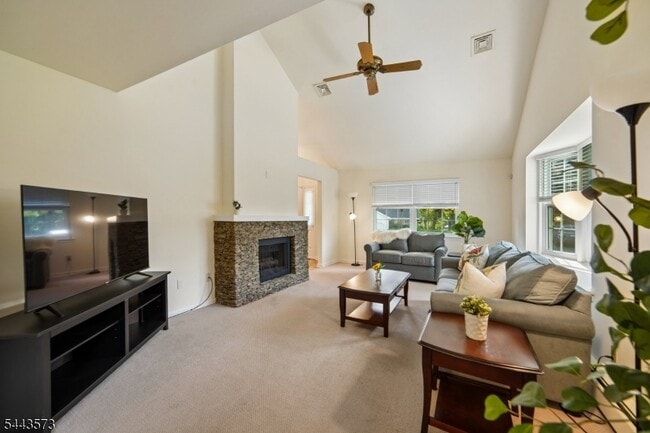 Photo - 29 Coachlight Dr