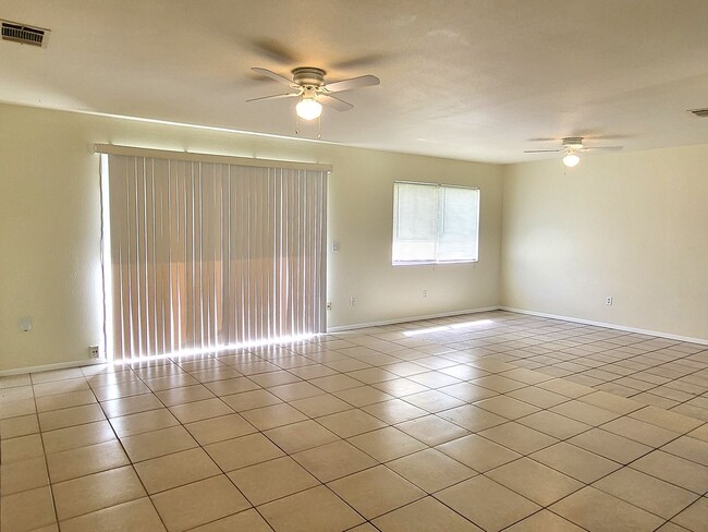 Photo - Spacious Rooms~Sunny~Large Yard~3Beds2Bath...