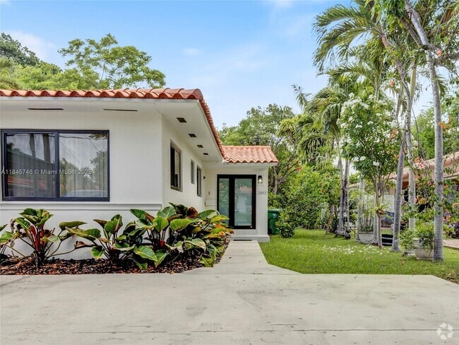 Building Photo - 2867 SW 38th Ave Unit 2867 Rental