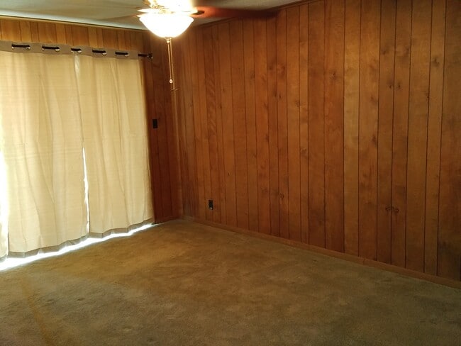 Photo - 801 W 8th St