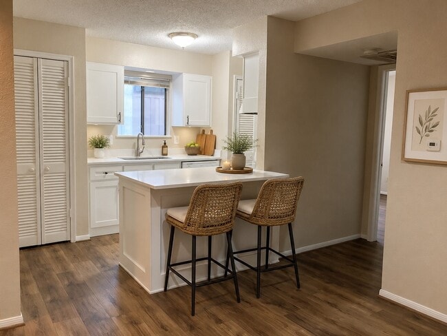 Building Photo - 12100 Melville Dr Unit 412