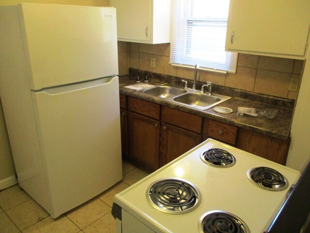 Photo - 209 E Chestnut St