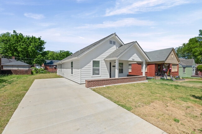 Photo - 1061 N Avalon St