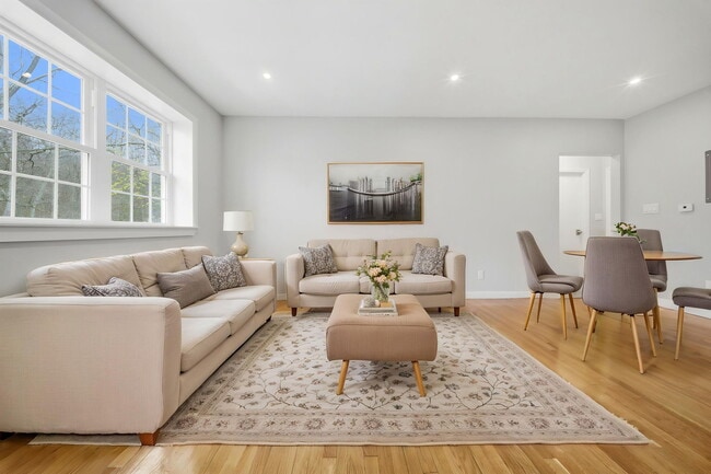 11 Schubert St
