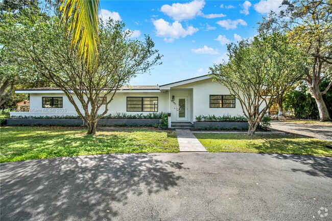 Building Photo - 9790 SW 136th St Rental