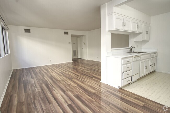 Building Photo - 1 Bedroom 1 Bath Condo Located in Canoga Park Unit 4