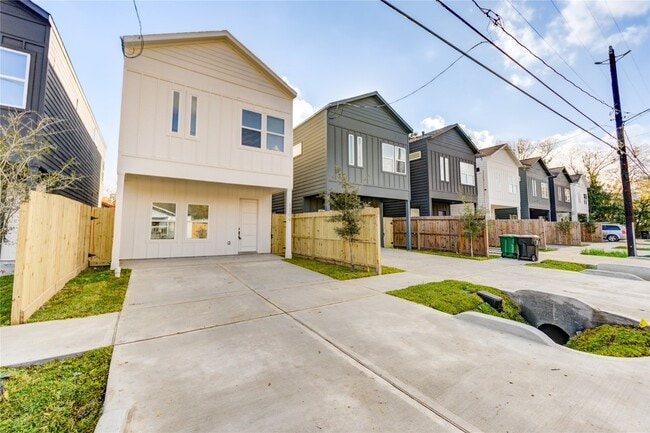 Building Photo - 1207 Dewalt St