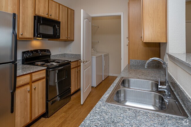 2BR, 2BA - 1,078SF