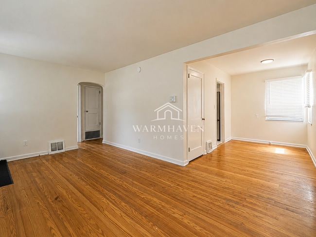 Photo - 640 E Lake Ave