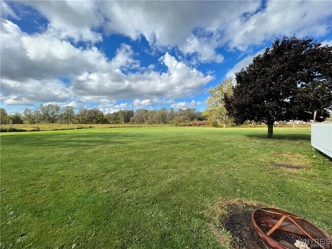 Photo - 3279 Clinton St