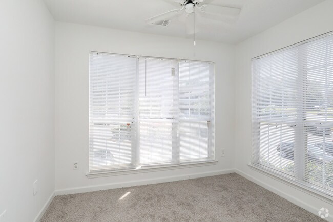 3BR, 2BA - 1308 SF - The Square at Lawrenceville