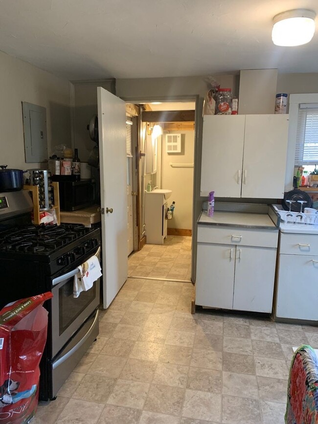 Photo - One bedroom, One bath duplex: Maple Height...