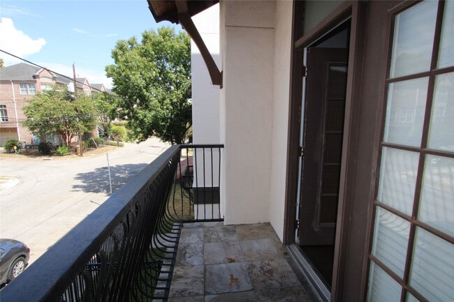 Photo - 3945 Gibson St