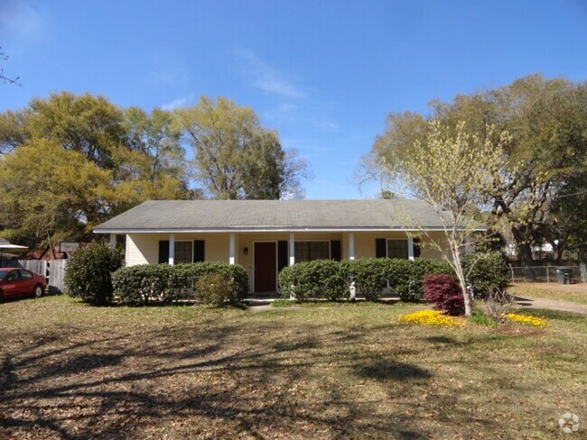 Building Photo - 3 BR 2 Ba home in Fairhope