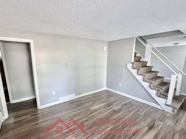 Photo - 1733 Gowan Dr