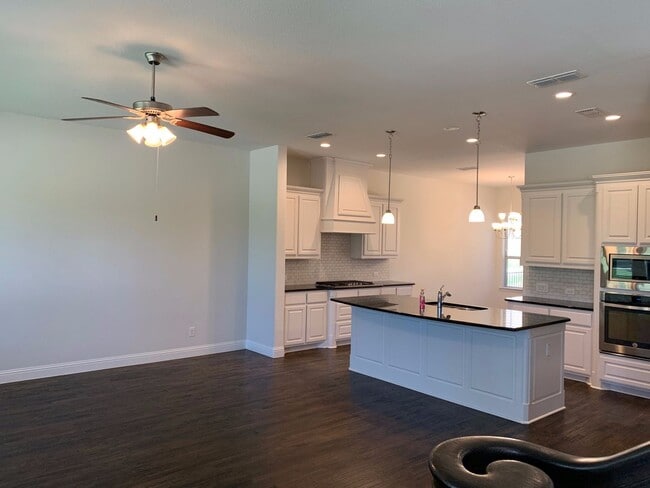 Photo - 2420 Holland Grove