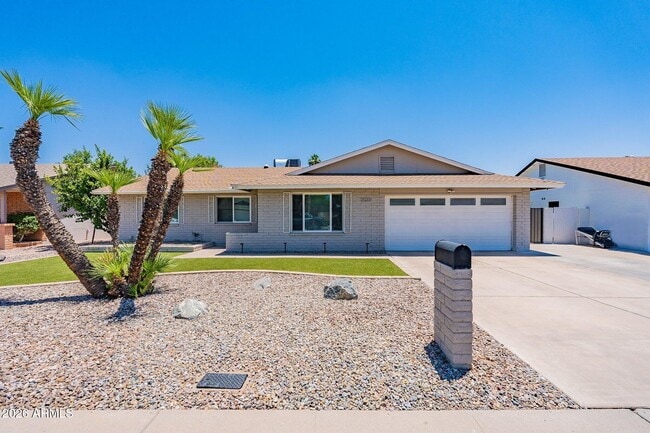 Building Photo - 2033 E Harvard Dr