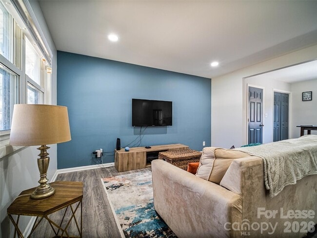 Photo - 2515 Thornton Rd