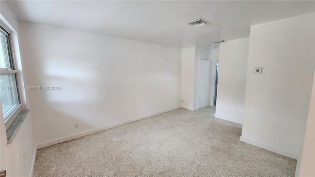 Photo - 4555 SW 32nd Ave Unit 1