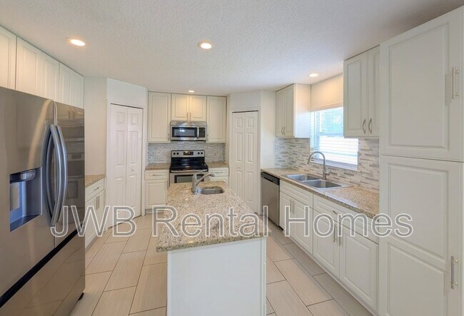 Photo - 5430 Shady Pine St S