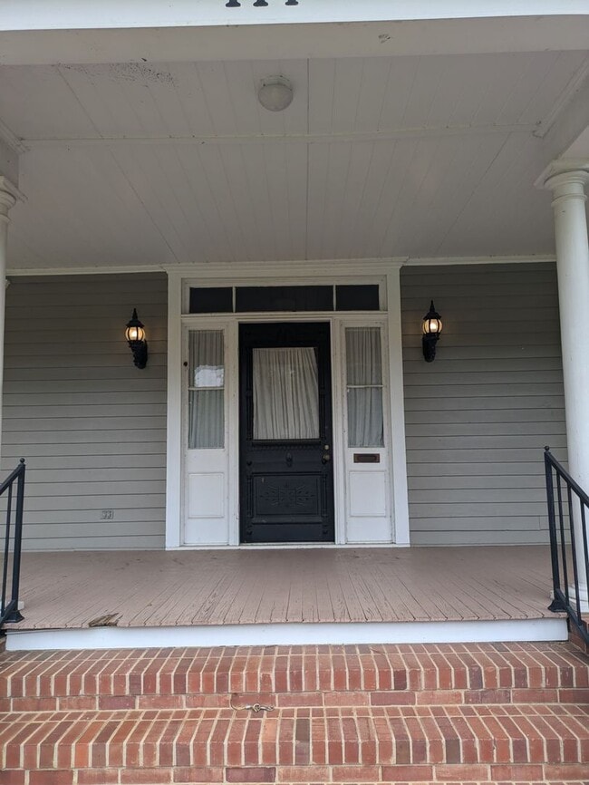 114 W Park Ave
