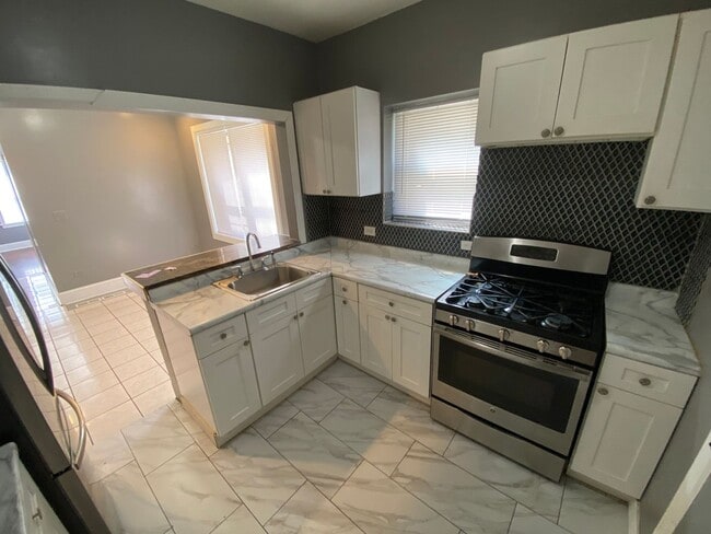 1628 N McVicker Ave Unit 1